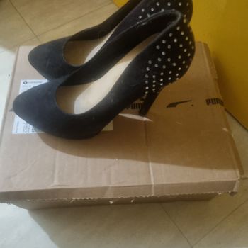 À vendre chaussures.