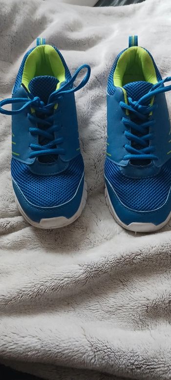 Baskets homme. Bleues. Taille 42