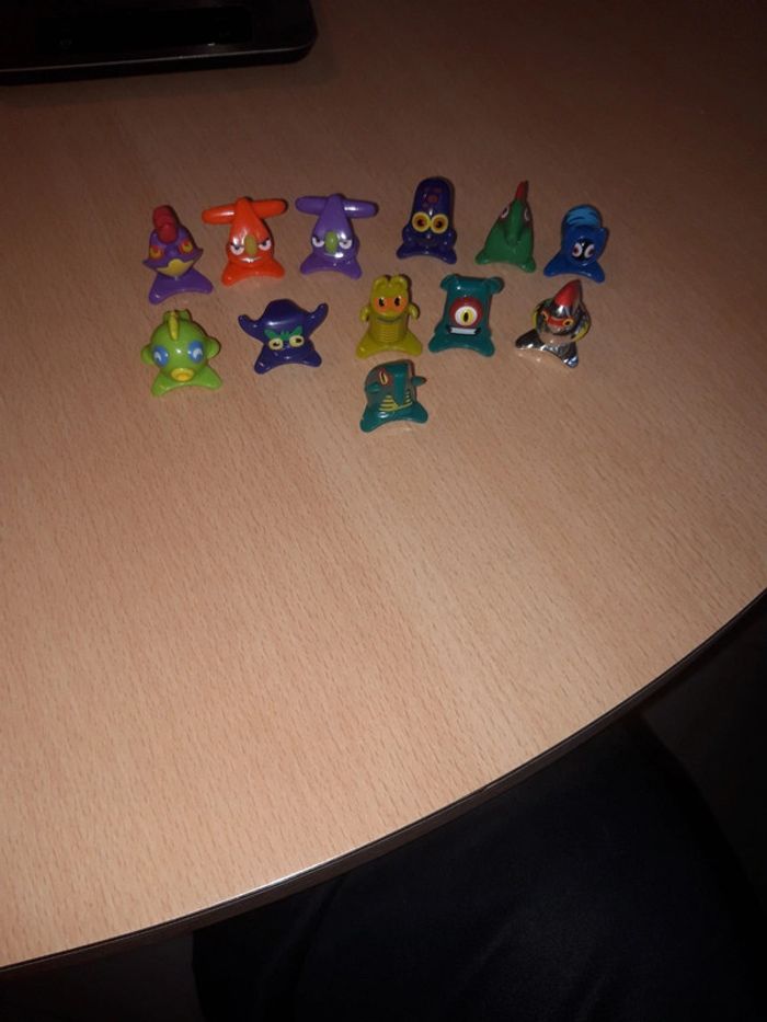 12 figurines Star monsters - photo numéro 1
