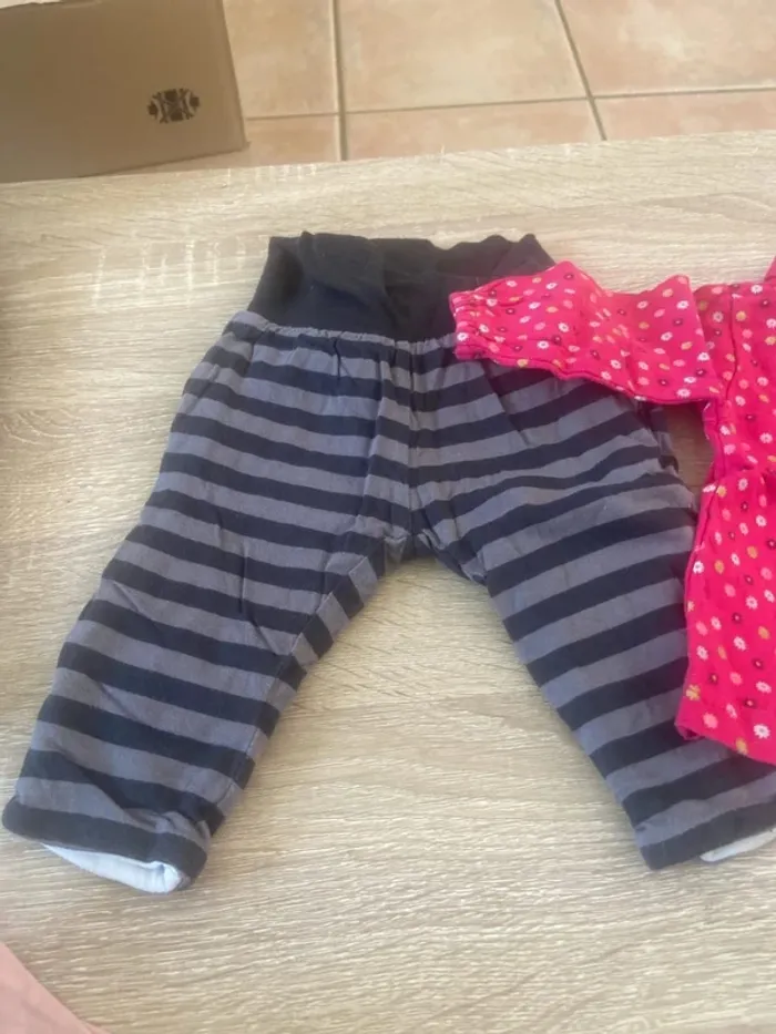 Lot fille 1 mois (8 pièces) - photo numéro 7