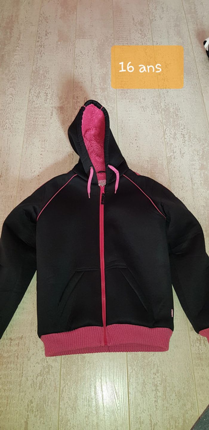 Grosse veste fourrée rose et noire