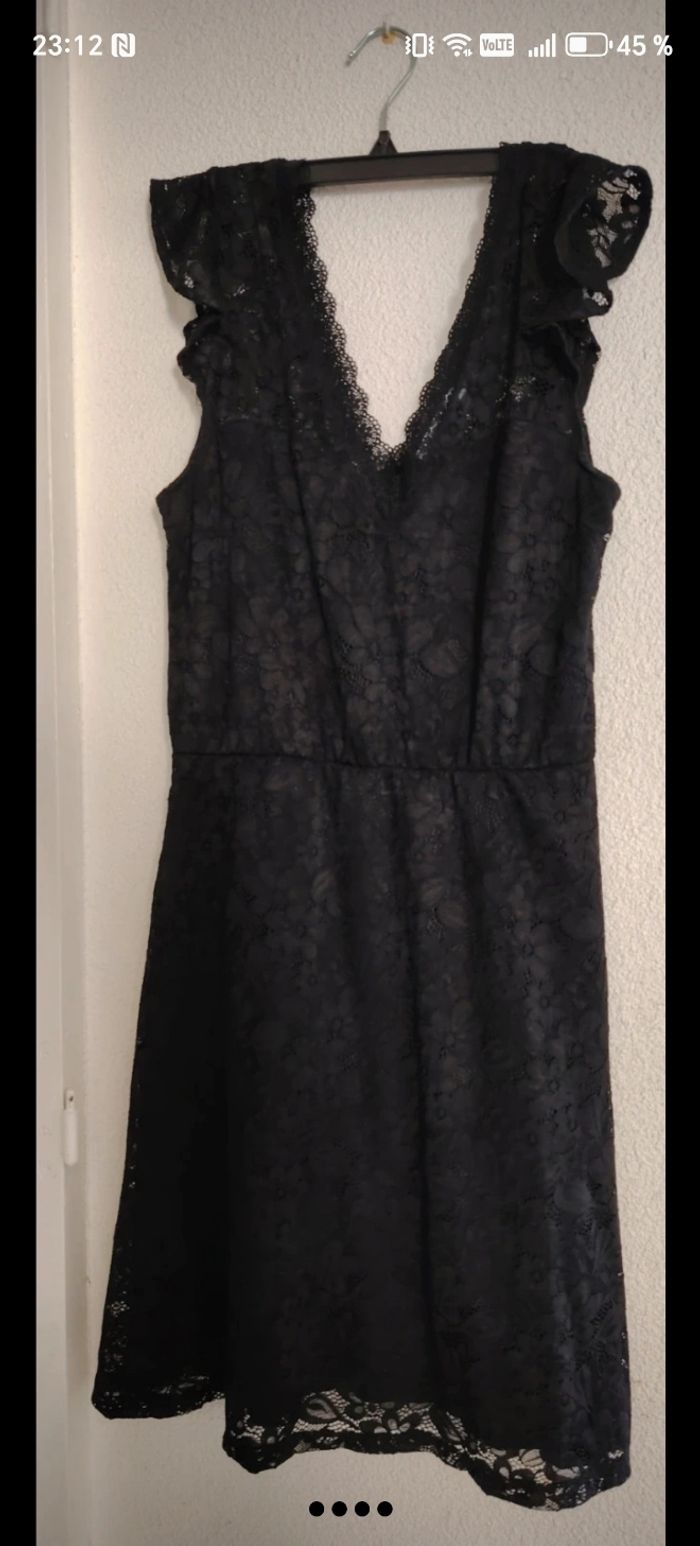 Robe noire dentelle Terranova – Taille M – Élégante