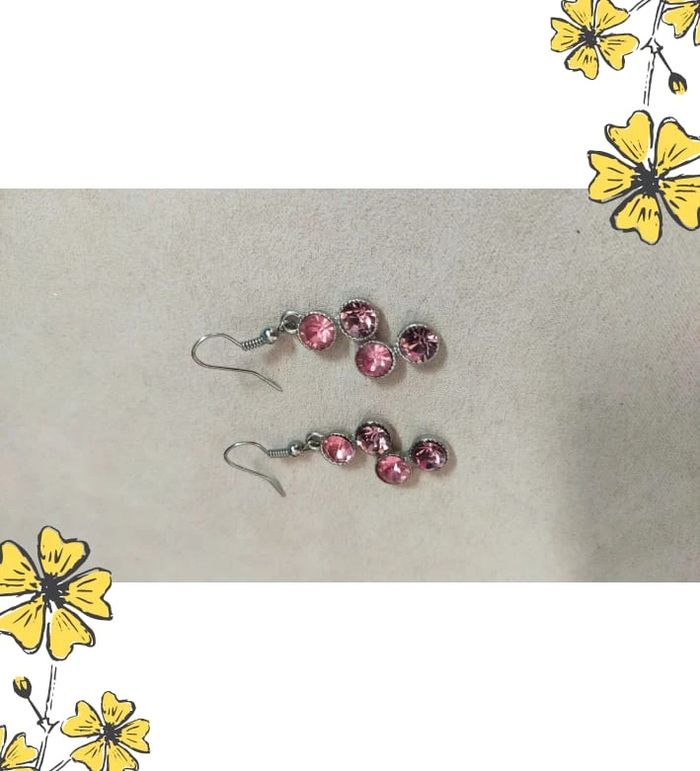 Boucles d’oreilles pendantes argentées & strass rose clair_ Collection Nuances de Rose - photo numéro 3