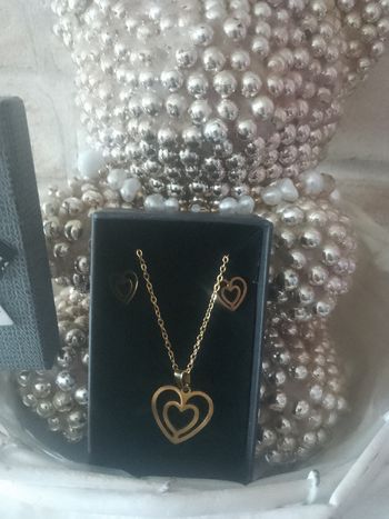 Coffret collier boucles d'oreilles