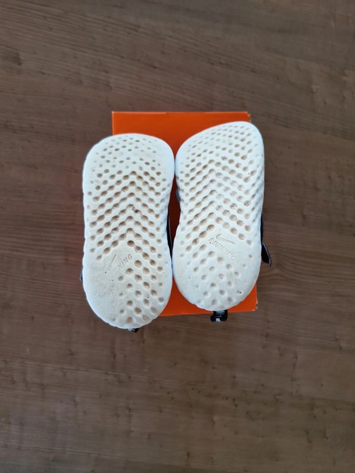 Baskets Nike 27 - photo numéro 4