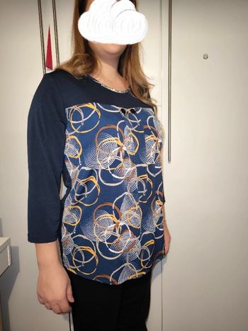 Magnifique blouse Neuve taille 46/48  Marque Pom'Cajou  Très extensible 🎀 matière stretch