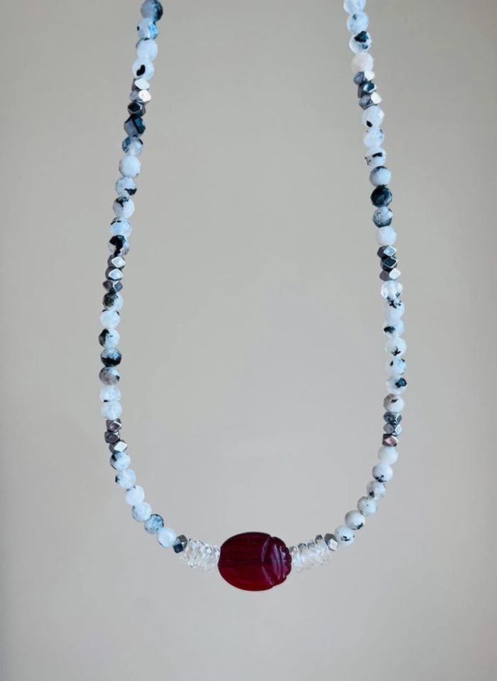 Collier amulette scarabée Grenat et Pierre de Lune - photo numéro 4