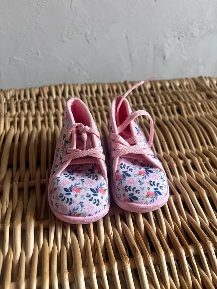 Pantoufle fille pointure 18 en très bon état