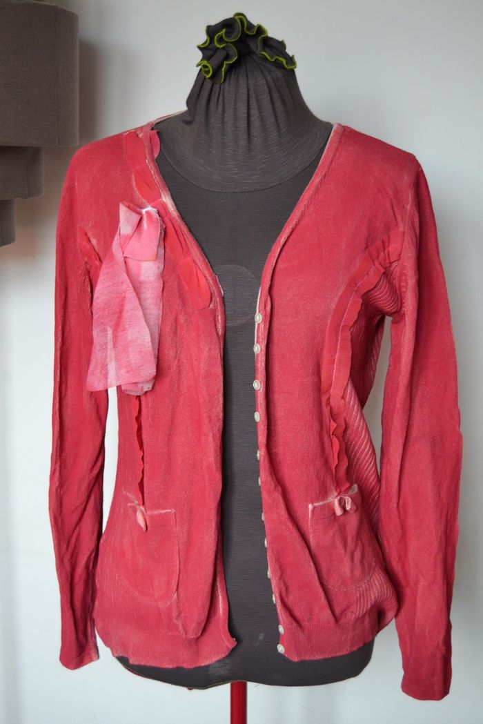 Gilet rouge aspect délavé. Z by Zucchero Taille 44, 47cm aux aisselles.
