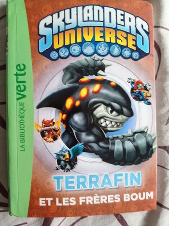 Livre Skylanders universe 