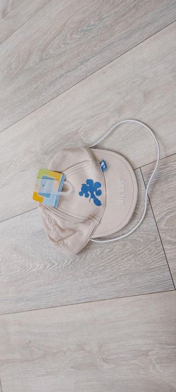 Casquette Mickey beige, neuve. À partir de 2 ans