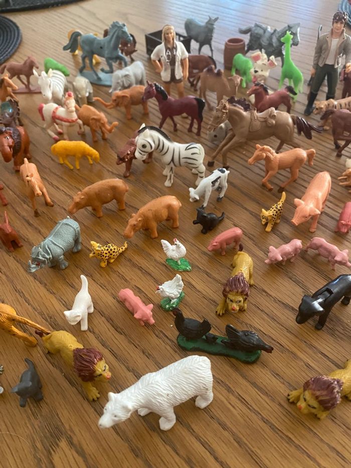 Lot de figurines animaux