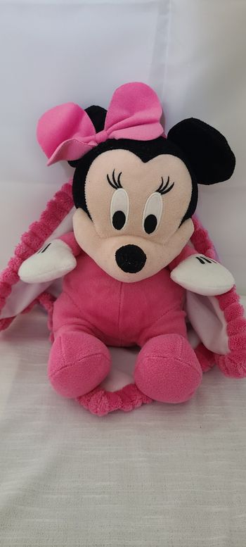 Peluche disney minnie avec sa couverture