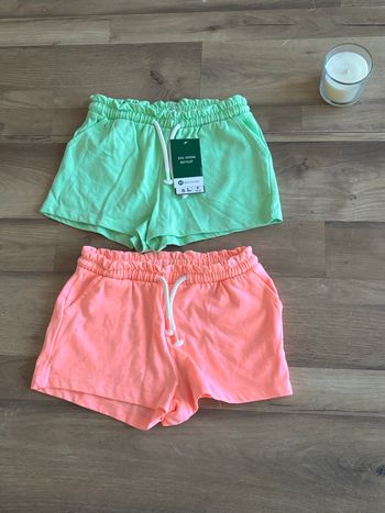 Je vend le lot de short fille taille 4 ans un neuf et l autre très bon état 