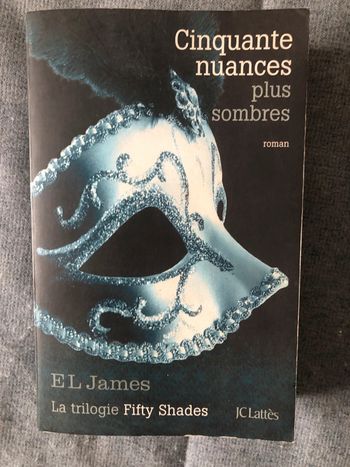 Livre cinquante nuances plus sombres E L James