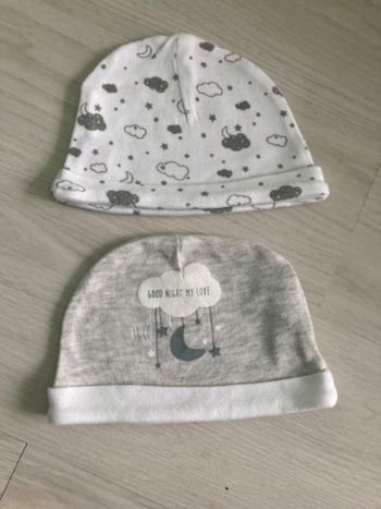 Lot bonnets 1 et 3 mois