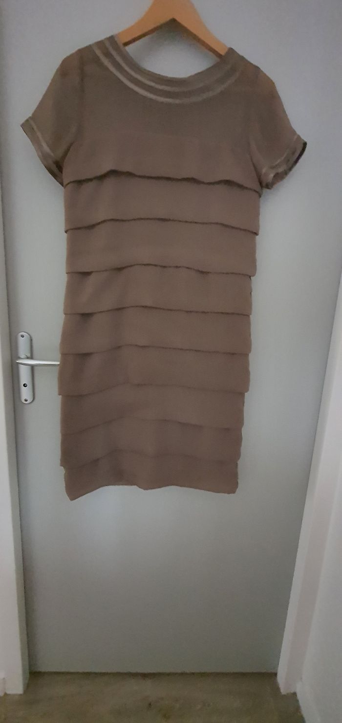 Robe droite voile à pans chic