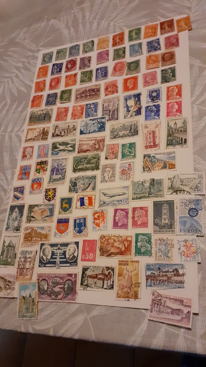 Lot de 149 timbres français