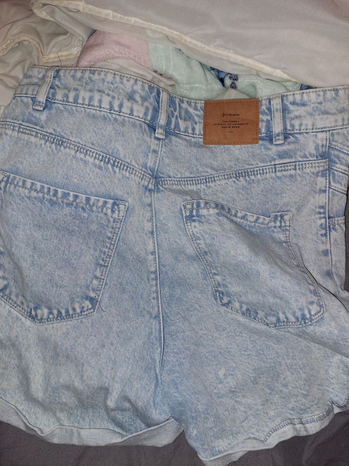 Short en jean stradivarius taille 38 - photo numéro 3
