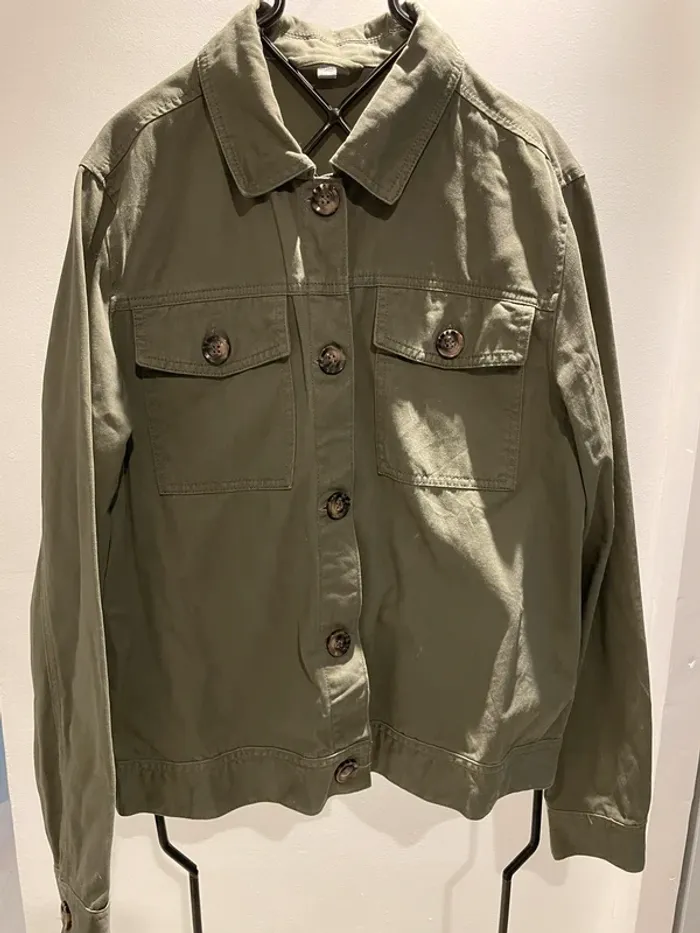 Veste légère kaki taille 38 comme neuve