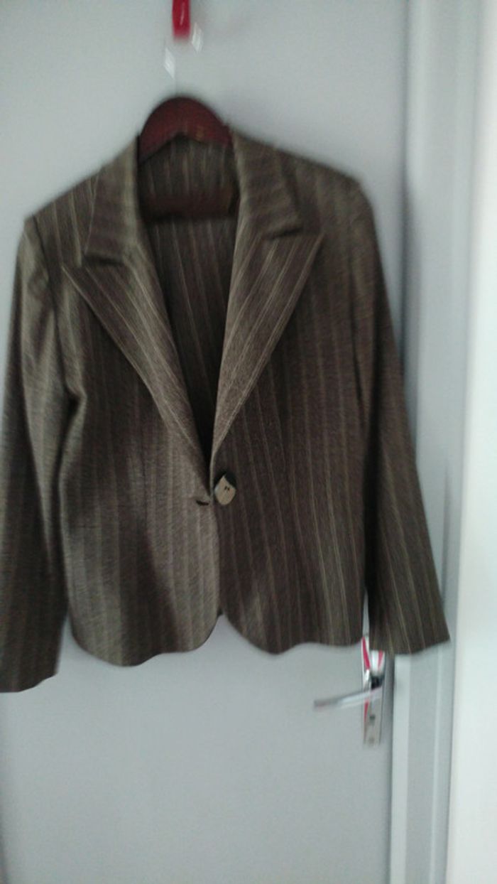 Tailleur avec pantalon - photo numéro 3