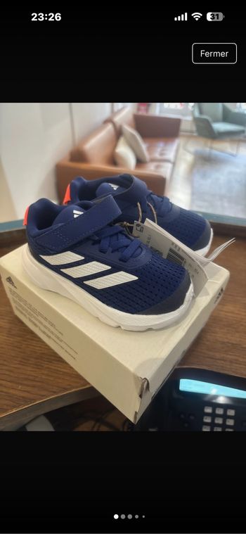 Basket adidas bébé bleu et blanc