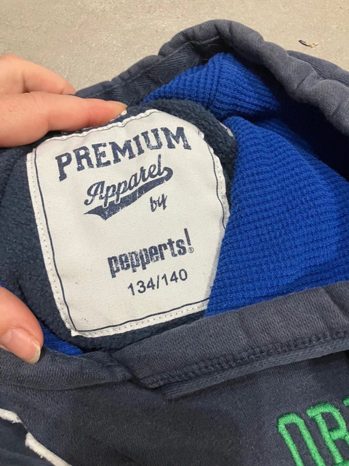 Lot 3 pulls très différents 10 ans - photo numéro 4