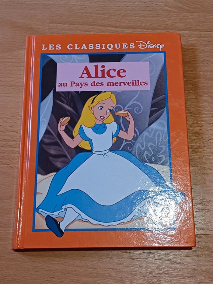 Livre Alice au pays des merveilles