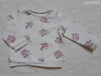 C&A pull sweat 68 cm fleurs