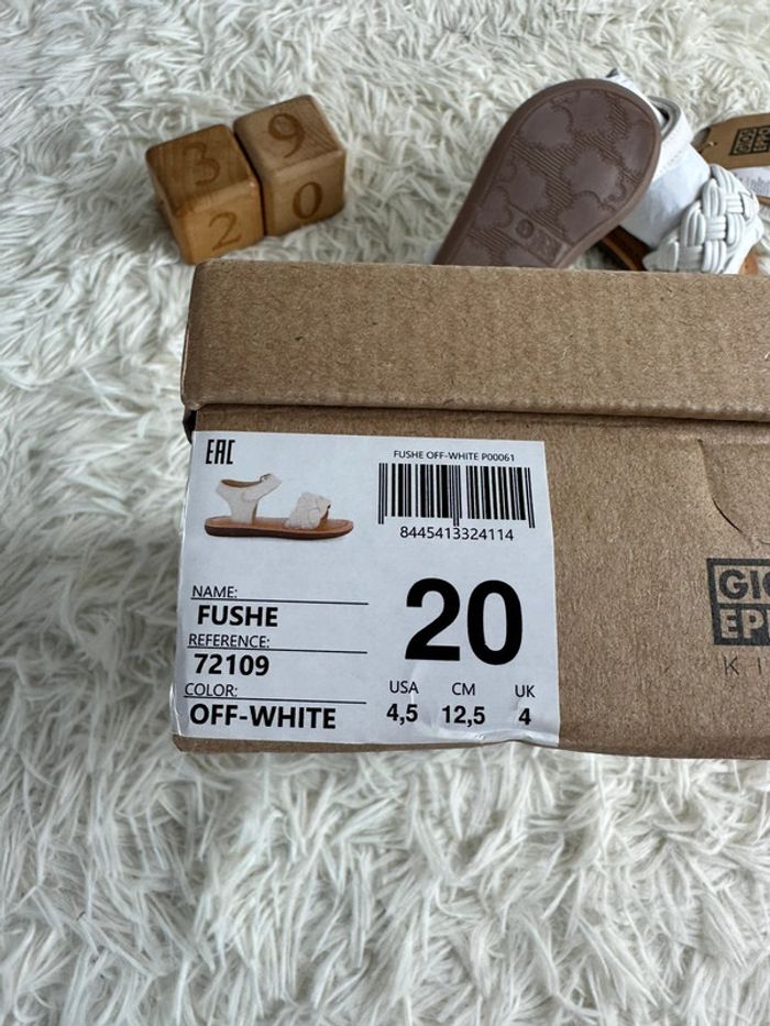 Paire de sandales blanches Gioseppo taille 20 - photo numéro 5