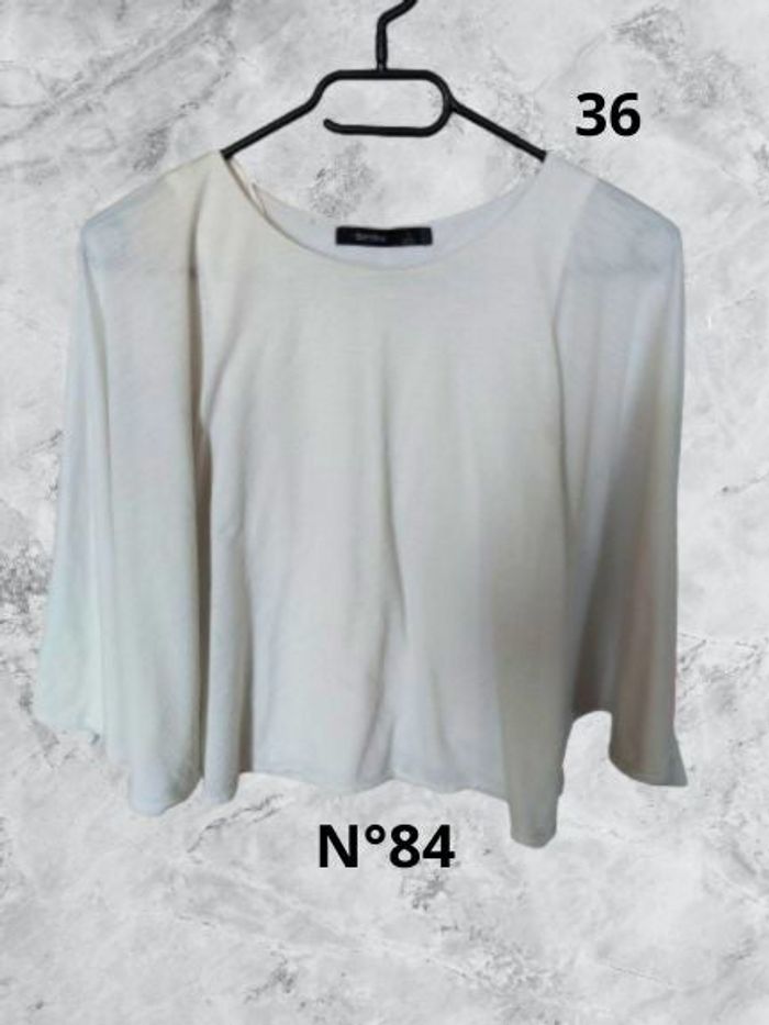 N°84 Haut blanc T36. Bershka.