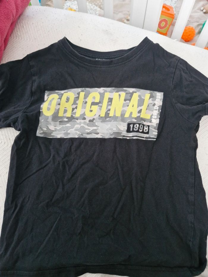 Tee shirt primark 7 et 8 ans noir