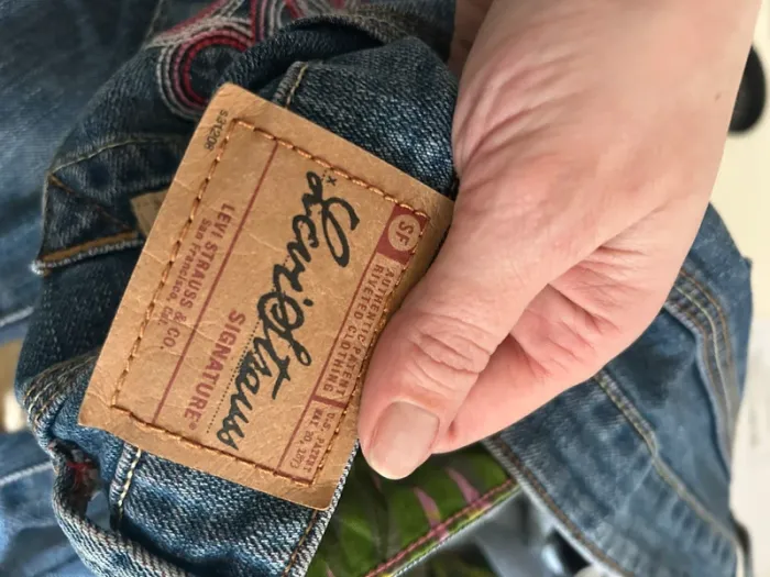 Levis, jean femme bleue, évasée, taille US 31 × 32/FR.40/42 - photo numéro 8