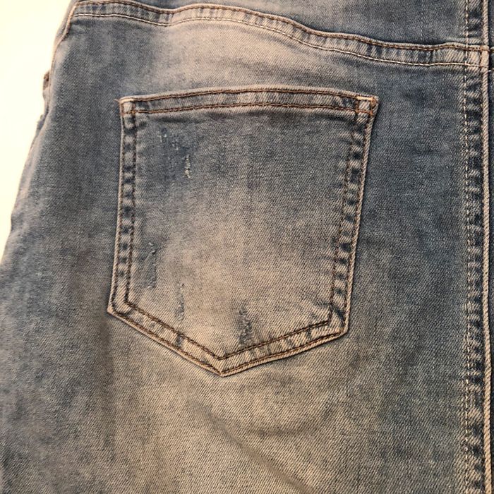 Mini jupe en jean clair - photo numéro 6