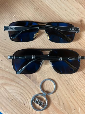 lot 2 paires de lunettes Audi