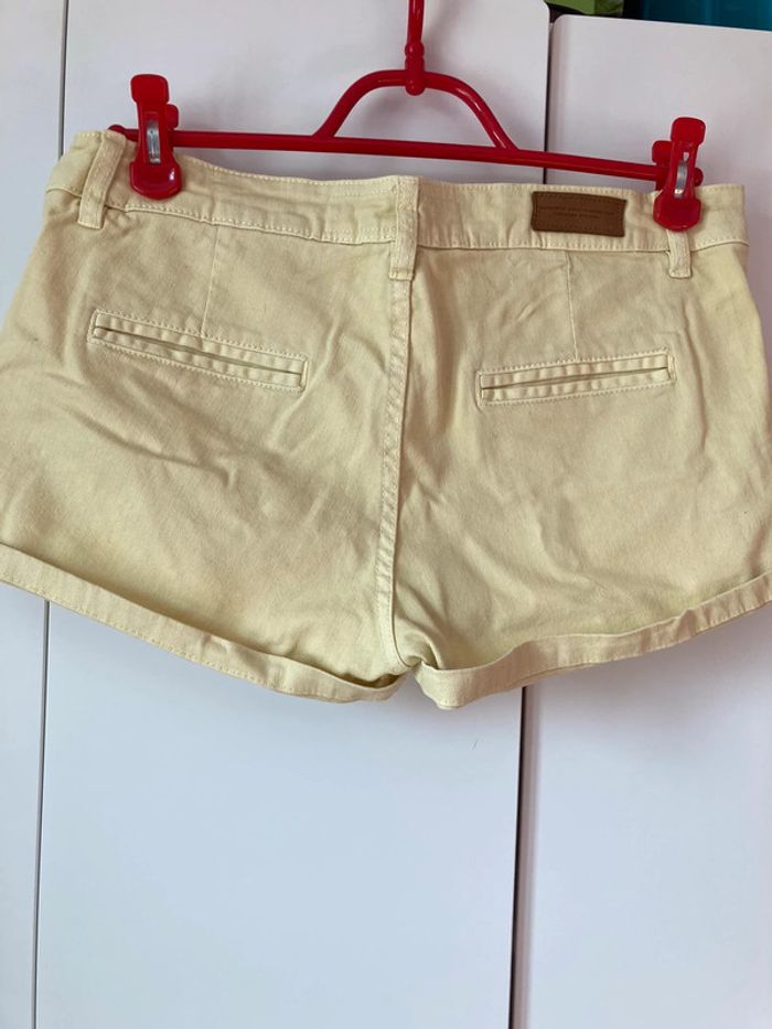 Short jaune taille 40 - photo numéro 2