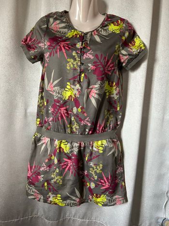 Superbe robe imprimée fond kaki 14 ans Okaidi
