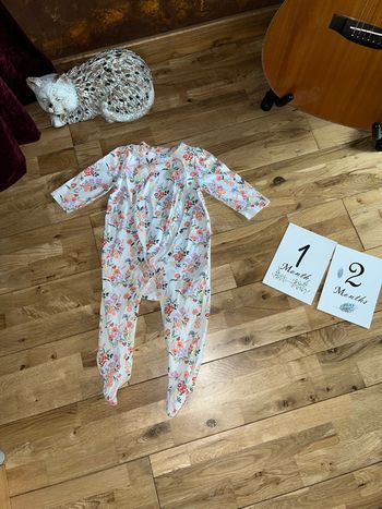 Joli pyjama fleuri très bon état TAO 12mois/74cm