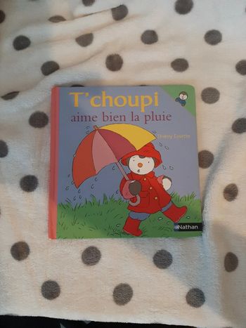 Livre t'choupi tchoupi aime bien la pluie