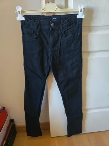 Jean noir skinny fit Kiabi taille 12 ans très bon état