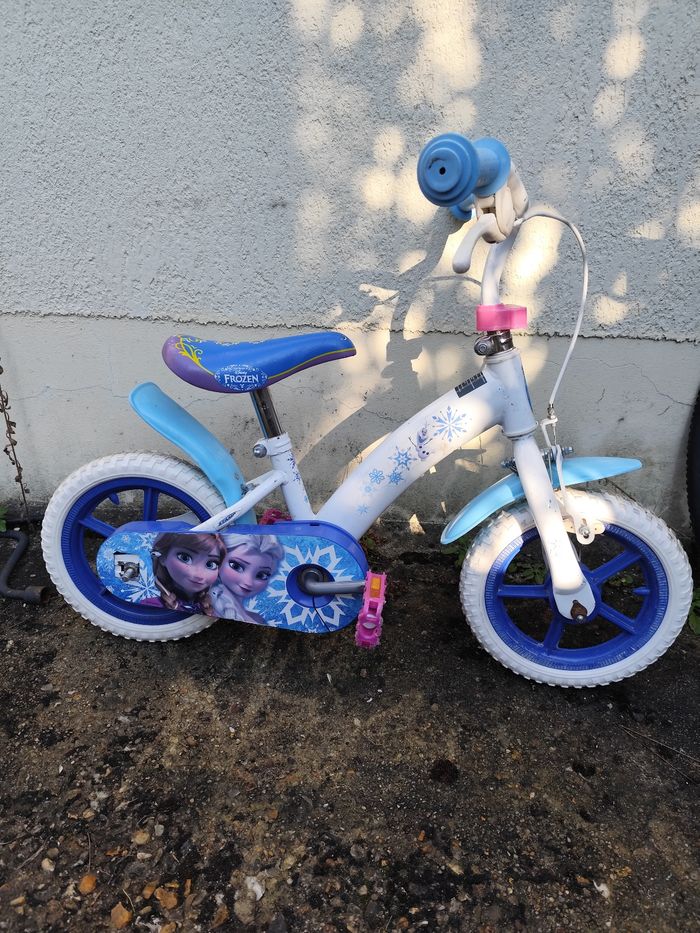 Très beau vélo reine des neiges - photo numéro 4