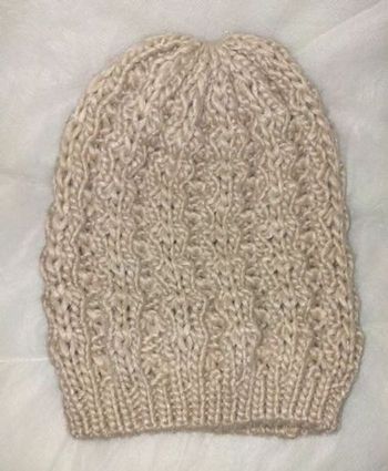 Ensemble Bonnet beige (avec filaments argentés) et ses gants