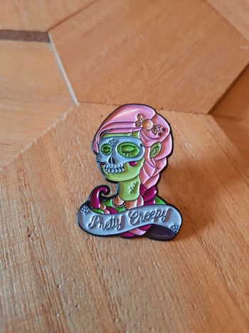 Pins broche pretty creepy