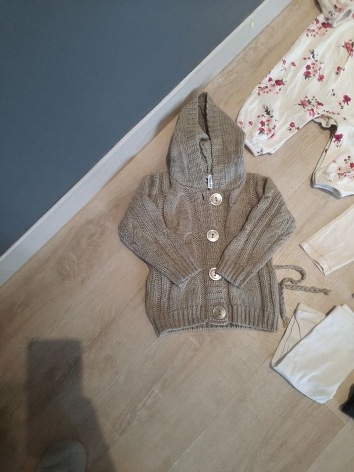 Lot de 9 mois fille neuf et tbe - photo numéro 2