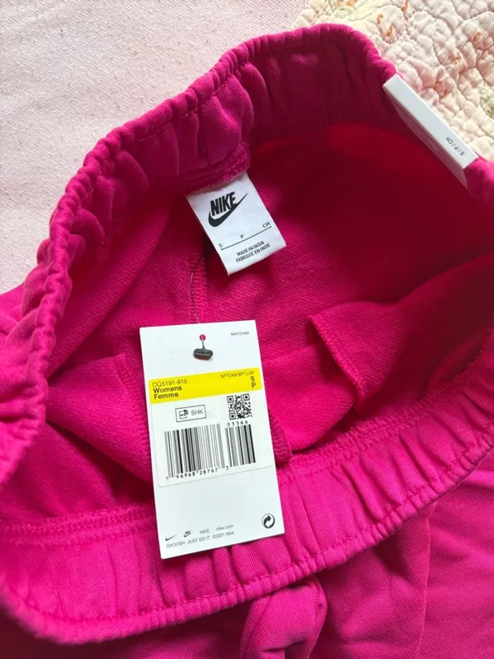 Jogging Nike femme neuf avec étiquette taille S/M - photo numéro 5