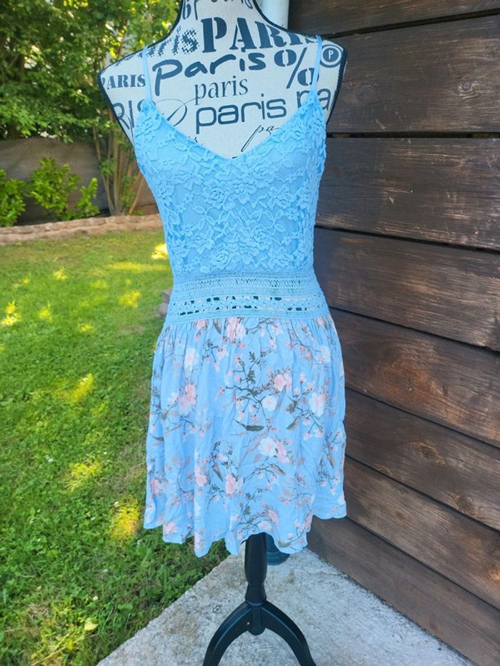 Magnifique robe fleurie fluide légère ajourée L