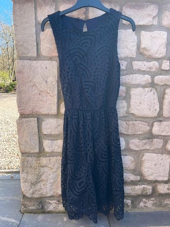 Robe bleu marine en dentelle