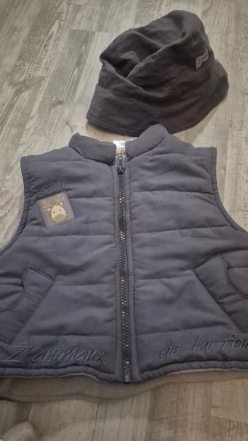 Vend doudoune.double.avec chapeau 12 mois