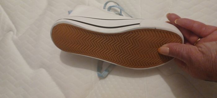 Très belle paire de baskets montante fille Pointure 32 - photo numéro 8