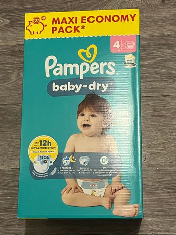 Un carton de couches Pampers baby-dry taille 4